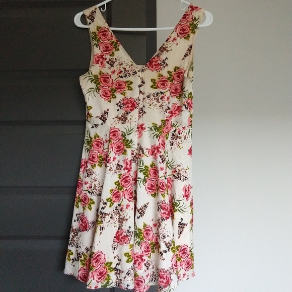 Women's dress - Picture 3 of 4